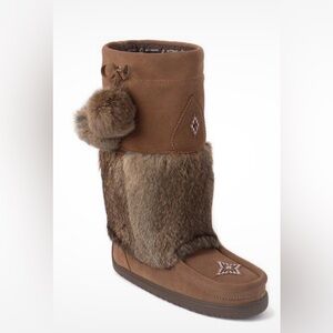 Manitoba Snowy Owl Boots! Never been worn! 9